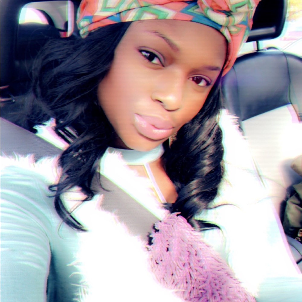 Meet your Posher, Tiya
